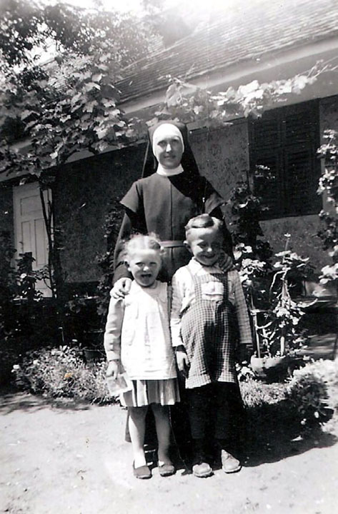 Sr. Hedwig mit Kathi Scheuer und Herbert Summa