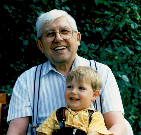 Adam Kernleitner mit Enkel